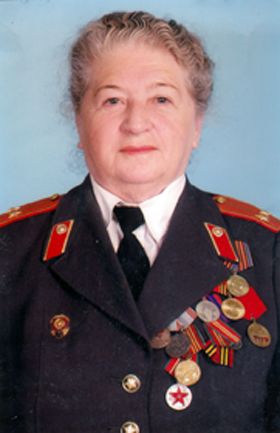 Погони прикрашають дам