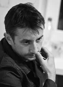 Поета міряють віршами
