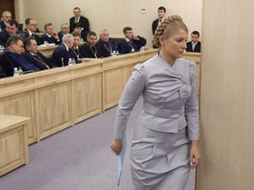 Фальш залишається