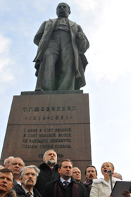 Віче зі сльозами на очах