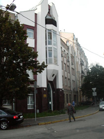 Від паузи й до абсурду недалеко