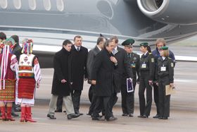 Ні кроку назад