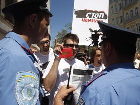 «Українську неправду» — в маси!