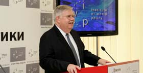 Ні кроку назад — закликає Америка