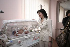 Крихітка в колисці надії