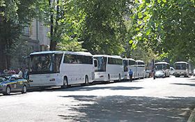 Витирайте ноги і їдьте до Януковича