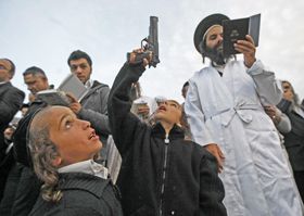 Помолилися й побилися