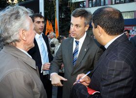 Вставайте, браття, — мову відбирають!