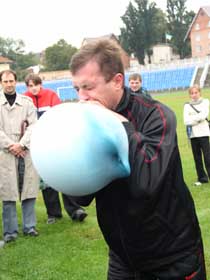 Розірвав, як Степан грілку...