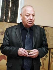«Тиснуть з усіх боків»