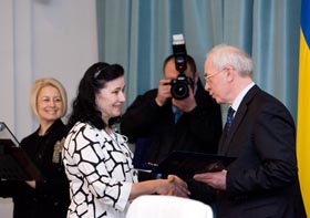 «Кобзар» українiзував навiть Азарова