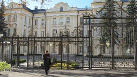 «Опозиції в мантіях» замало?