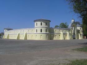 Тростянець, освячений іменами