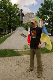 Чи багато нас там?