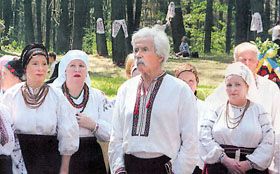 Співати не завдяки, а всупереч
