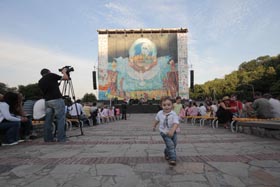 Зупиніться, живіть мирно!