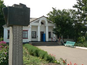І ставок, і млинок, і вишневенький садок...
