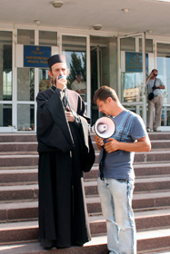 Музиці — труба, духовності — байдужість