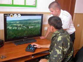 За монітором сиджу — далеко бачу