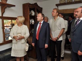 Про ганьбу і користь від широких поясів