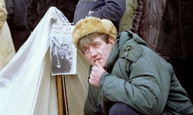 Білий і пухнастий?