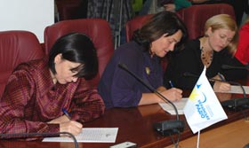 Спiткнулися на комі й тире