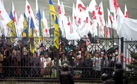 За кулісами купленого мітингу