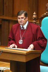 Чий це юрвідділ — Банкової чи Кабміну?