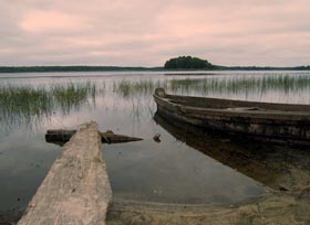 «Бацька» плює в наше озеро