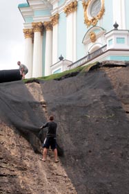 Схили «їдуть» на Узвіз
