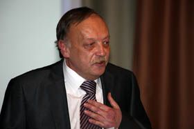 «Курсуємо між небом фантазії і дном фактажу»