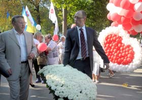 Троянди, голуби, світлини