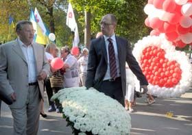 Троянди, голуби, світлини