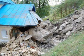 Між обвалом і Парижем