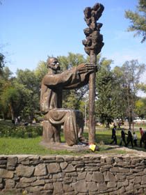 Самотній Кучма і Лазар Глоба серед руїни