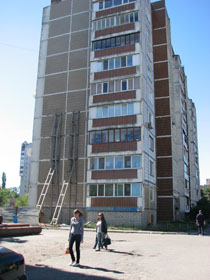 Будинок iз підпірками