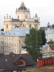 Із дахів будівель відкриваються чудові види на старовинний Львів.