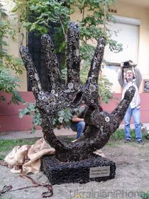 Рукою в небо