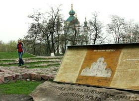 Вранці храм, увечері — проект