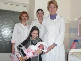 Дюймовочка народила