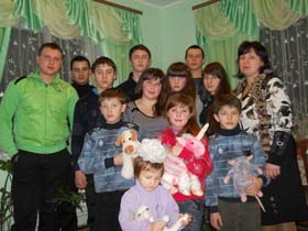 Одна з... 12-ма дітьми