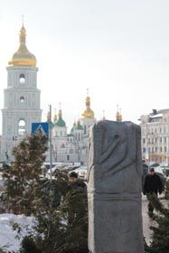 Світовид наклав головою