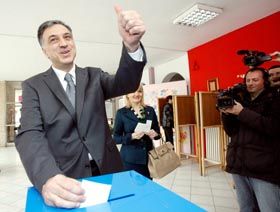 Крісло не витримає двох