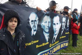 «А братія мовчить собі, витріщивши очі!»