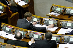 А рука тягнеться й тягнеться...