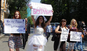 «Гарантуй мене брутально!»