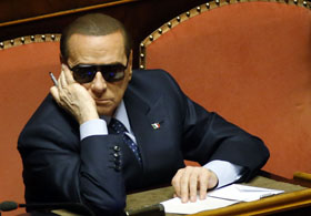 Берлусконі розвалює коаліцію
