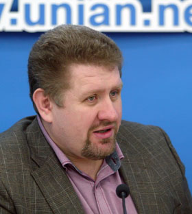 Кость Бондаренко: Опозиція радо здала б Юлю німцям «на збереження»