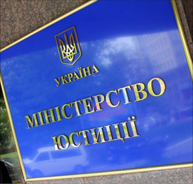Міністри чубляться, у громадян довідки горять