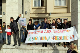В бій ідуть самі школярі